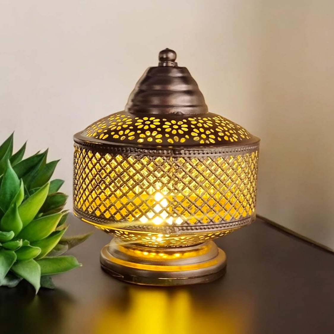 Presents Metal Round Shape Table Tealight Candle Holders - Table Decor Tea Light Gift Candle Lamp Tea Light Holder | Candles Decorations Diwali Gifts Lights Home Decor (Set of 1)